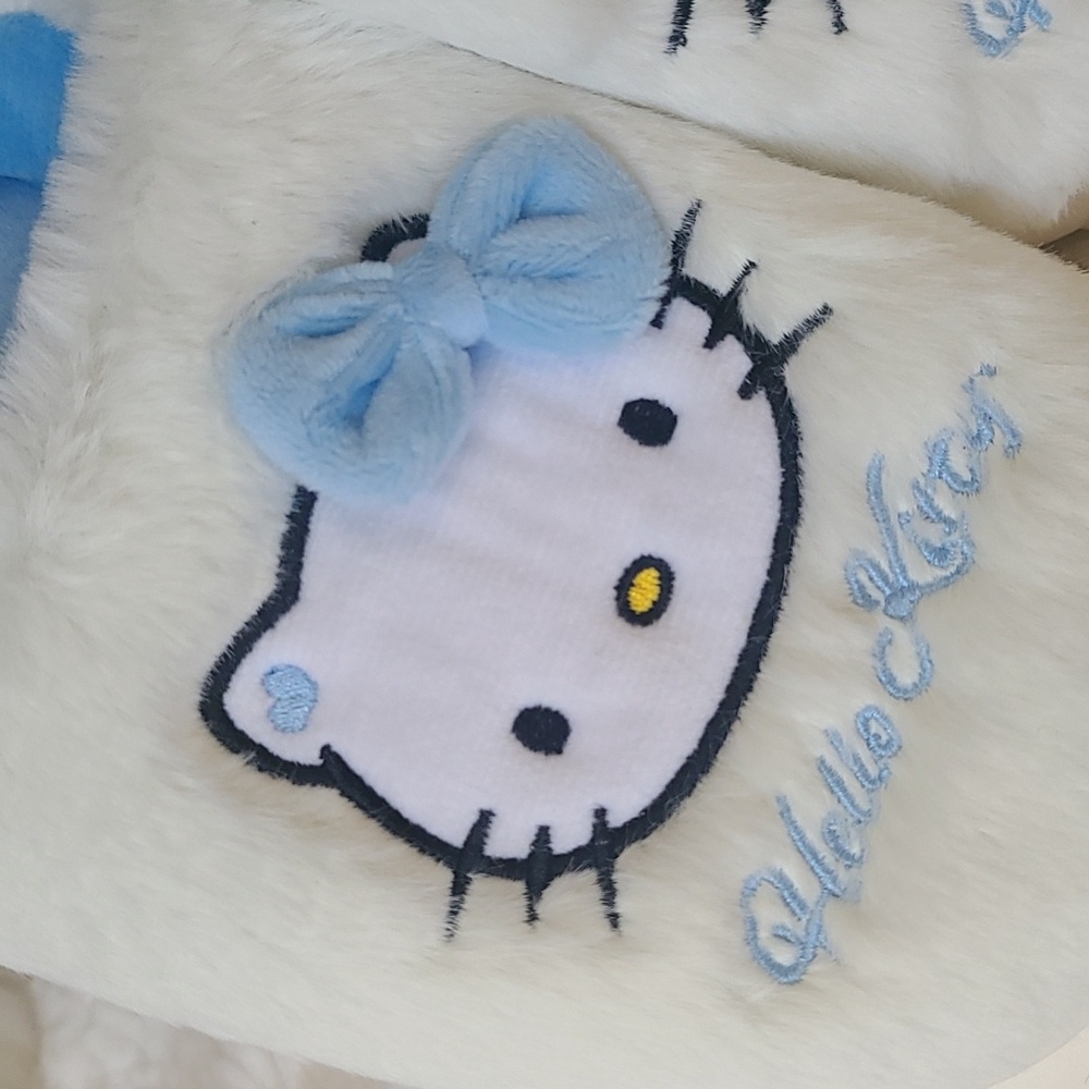 Hello Kitty Slippers 💙 - Picture 5 of 5